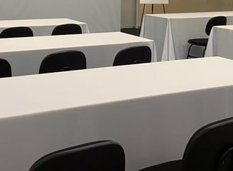 Sala reunião formato treinamento - SD espaço para eventos corporativos
