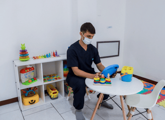harry trabajando