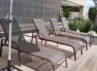 Espreguiçadeiras de alumínio fabricação e reforma , pintura eletrostática e troca de telas sling