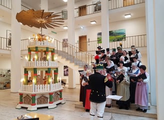 feierliches Anschieben „unserer“ erzgebirgischen Stufenpyramide im Landtag