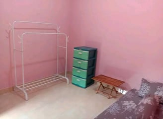 Kost Putri Abadi Tlogo menawarkan tempat tinggal nyaman dan aman, dekat dengan kampus UMY