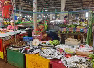 Ruam Charoen Market(ตลาดนัดร่วมเจริญ) à Packnam Chumphon
