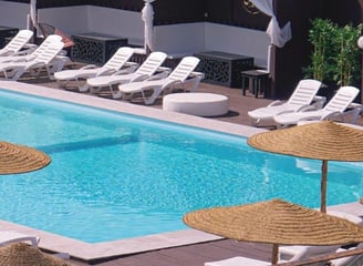 alt="piscine polyester maroc"