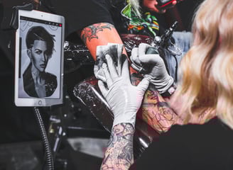 imagem simbolizando a colaboração estratégica que impulsionará a Tattoo Week para novos patamares.