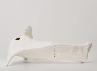 Obra de Carlito Carvalhosa, Sem título (E17 96), 2011, cerâmica faiança, 30 x 33 x 59 cm__FlavioFre