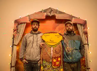 Os Gêmeos são uma dupla de irmãos grafiteiros de São Paulo