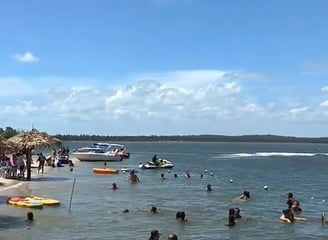 Ilha Crôa do Goré: banho de rio, petiscos e pôr do sol