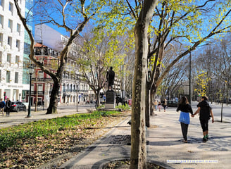 2 People enjoying  beautiful gardens on Avenida de Liberdade, adjusted to Parque Mayer