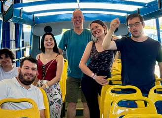 Experiencias inolvidables viajando juntos en autocar.