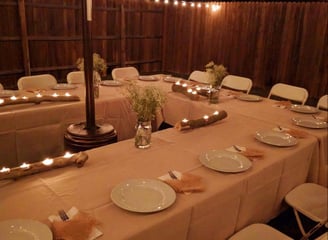 Mesas y sillas de el paso diamond events decoradas para un evento al aire libre