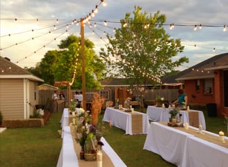 Mesas decoradas, con manteles y luces el paso diamond events