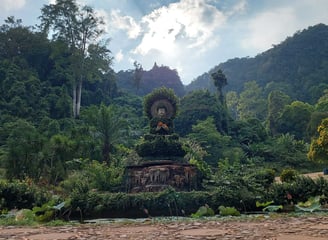 khao na nai luang dharma park pond