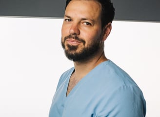 Fisioterapeuta Carlos Sastre en clínica de Toledo