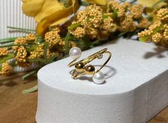 Bague ajustable dorée avec perles