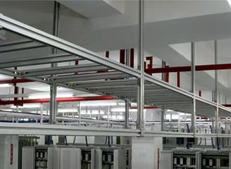 um grande sistema de escadas de cabos de alumínio industriais