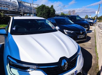 nos vehicules  hybride riviera car à l'aéroport de Nice