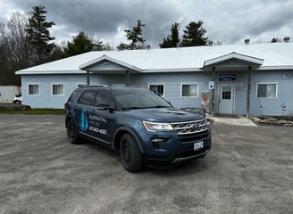 a vehicle in front of a building