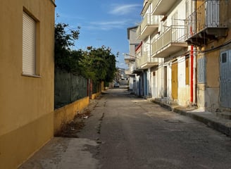 torre di gaffe, street near Co.bay