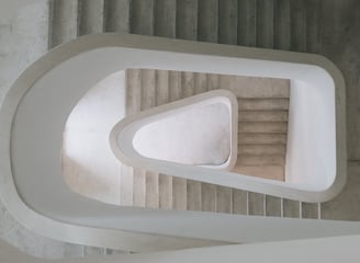 Escalera revestida con microcemento