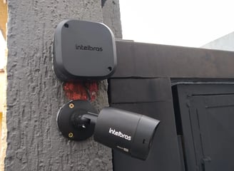 Oferecemos instalação e manutenção profissional de câmeras de segurança para residências, comércios 