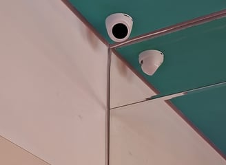 Oferecemos instalação e manutenção profissional de câmeras de segurança para residências, comércios 