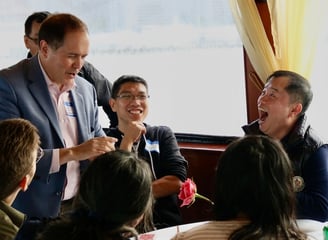 Bay Area mentalist David Martinez entertains a group with close up magic and mind-reading