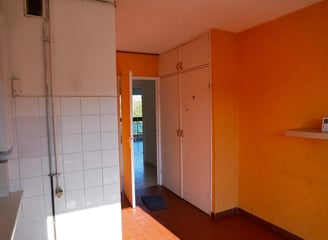 Cuisine années 70 tomettes à rénover avant