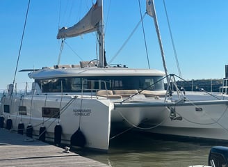 Nosso catamarã Lagoon 46 para alugar para uma excursão marítima a Lisboa