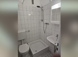 Klasik Banyo Yenilemesi – Beyazın Zamansız Estetiğiyle