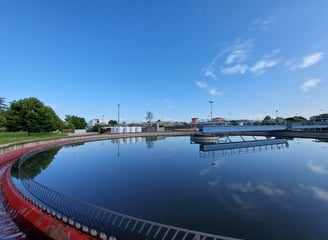 bassin industriel de traitement des eaux non couvert, risque d'évaporation élevé 