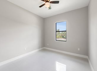 bedroom, porcelain title, window with garden view