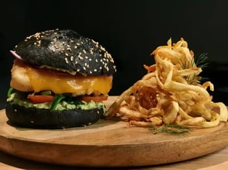 Burger fait maison avec frites