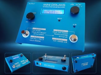 Close do pedal MINI DRUMS com conexões e pedais visíveis, ideal para músicos solo e apresentações ao vivo