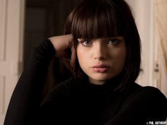 a woman with a black shirt and a black shirt