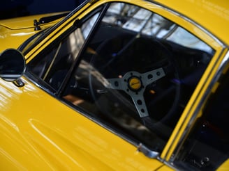 superkame automobilius su defektais