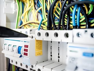 painel elétrico com serviços de terceirização de manutenção