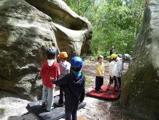 sortie escalade de bloc pour les enfants à fontainebleau