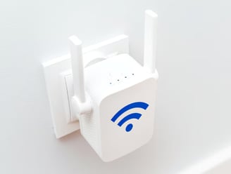 AvantiRed instala repetidores WiFi para eliminar zonas sin señal en hogares, oficinas o negocios.