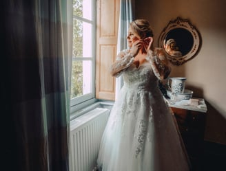 Préparatif de la mariée pour son mariage dans le Beaujolais