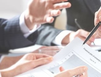 Informe detallado con resultados de estudios de mercado y recomendaciones estratégicas para la toma de decisiones