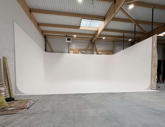 Peinture d'un cyclorama blanc