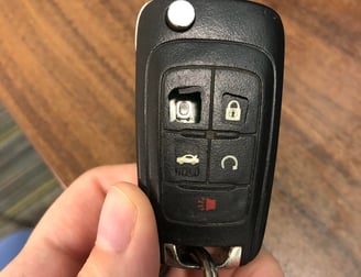 Riparazione telecomando auto macchina, cambio batteria telecomando, telecomando auto non funziona