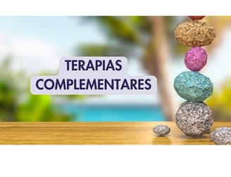 Imagem de uma mesa com pedras coloridas empilhadas escrito terapias complementares