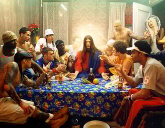 Série "Jesus is My Homeboy" – Cena urbana com Jesus Cristo retratado em ambiente contemporâneo.