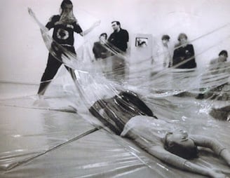 Performance da artista, LYGIA CLARK (1920-1988)