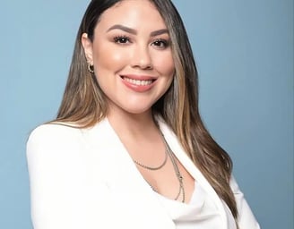 Romary Rodríguez - Puerto Rican beauty expert in paramedical tattooing and skin healing