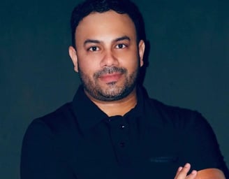 Jonathon Serrano - Master in Dermatology, expert in facial harmonization and anti-aging techniques