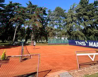Campo da tennis in terra rossa presso il Centro Tennis Aeronautica, Milano.