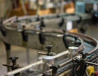 Conveyor belt transporting a metal blank