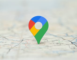 icône google maps sur une carte 